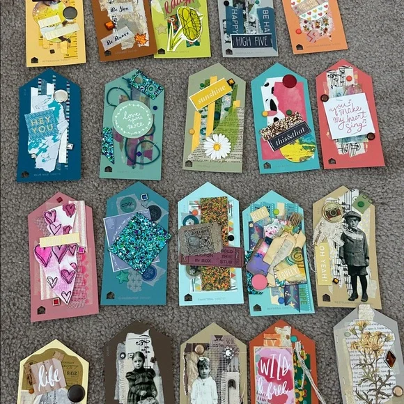 Colorful Art Storage Box with 39 art cards - Picture 10 of 11